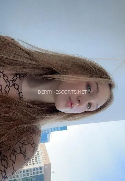Derry escorts Eva — 4