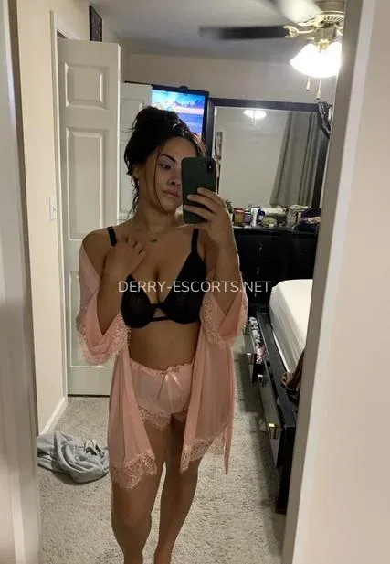 Derry escorts Leah — 5