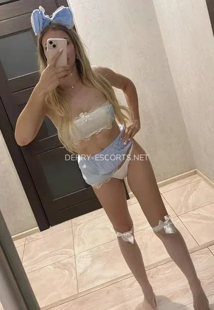 Derry escorts Katarina — 4