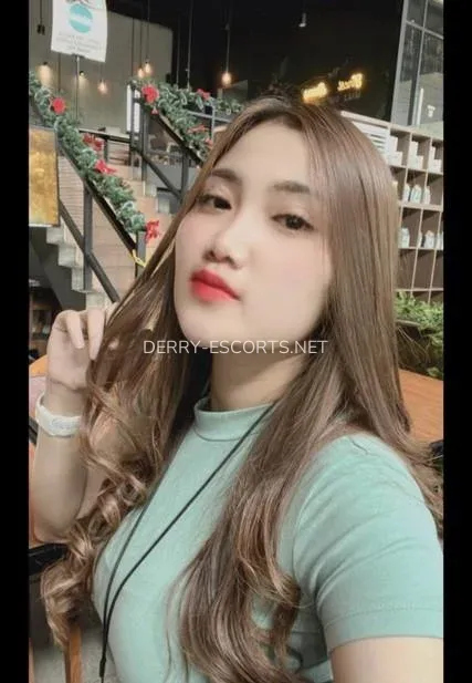 Derry escorts Lindsey — 6