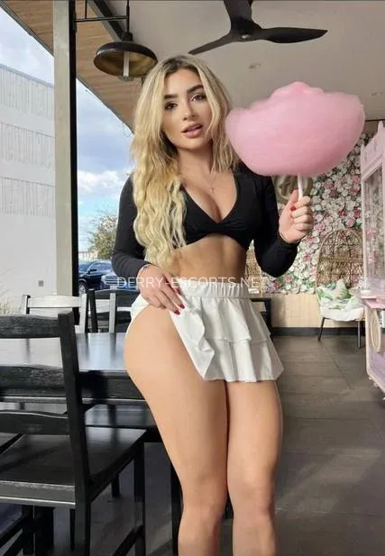 Derry escorts Octavia — 4