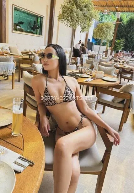 Derry escorts Elise — 1