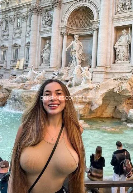 Derry escorts Elin — 3
