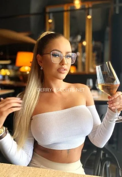 Escort djevojka Karin - Derry