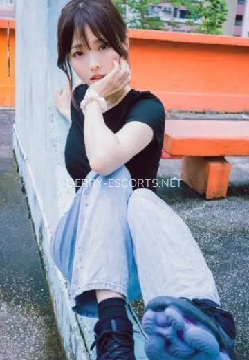 Derry escorts Lydia — 2