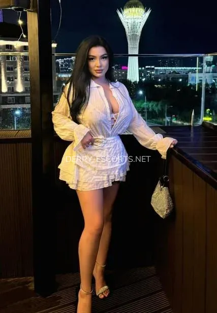 Derry escorts Emilia — 5