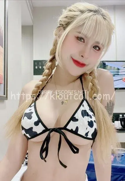 Derry escorts Linnéa — 4