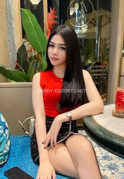 Derry escorts Gracie — 1