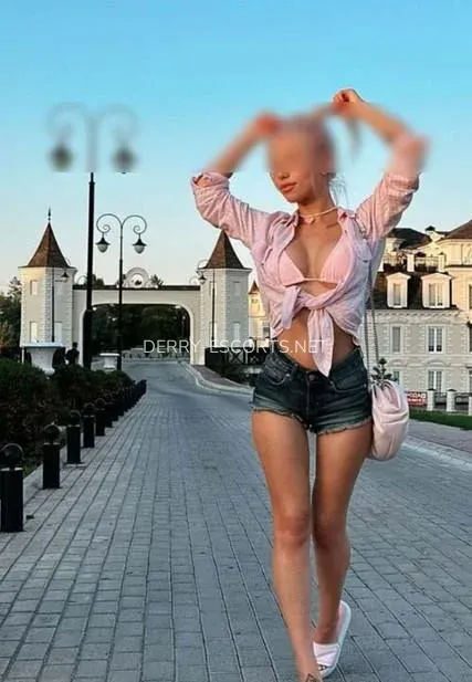 Derry escorts Isabel — 1