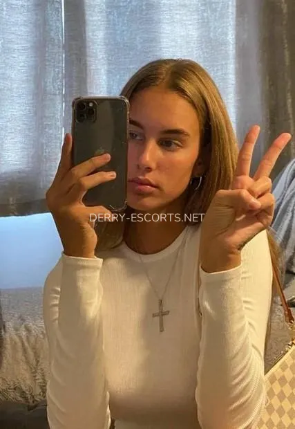 Derry escorts Selena