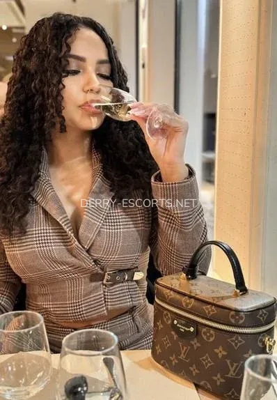 Derry escorts Violante — 3