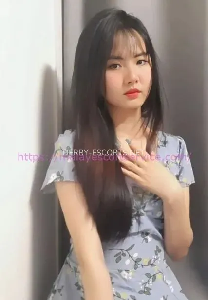 Derry escorts Emma — 3