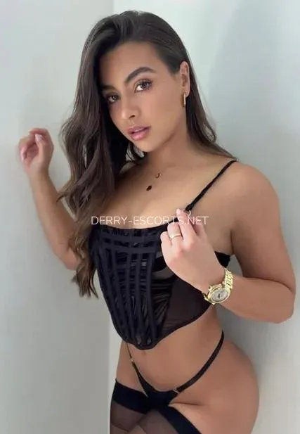 Derry escorts Berit — 3