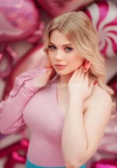 Derry escorts Emelie — 1
