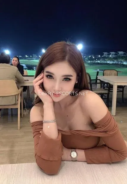 Derry escorts Linnéa — 5