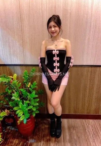 Derry escorts Johanna — 2