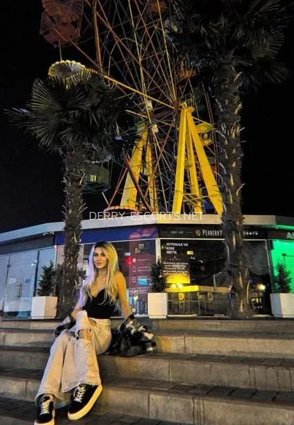 Derry escorts Frida — 1