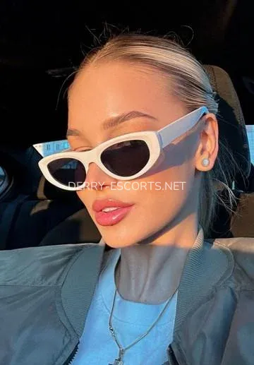 Derry escorts Alejandra — 3