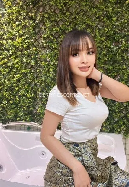 Derry escorts Frida — 3