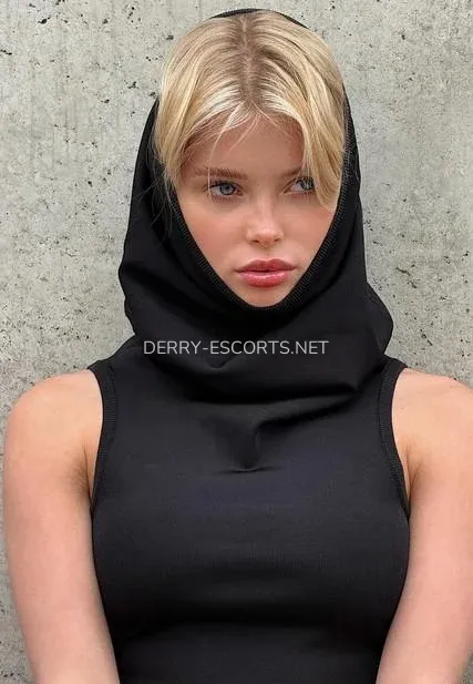 Derry escorts Julia — 4
