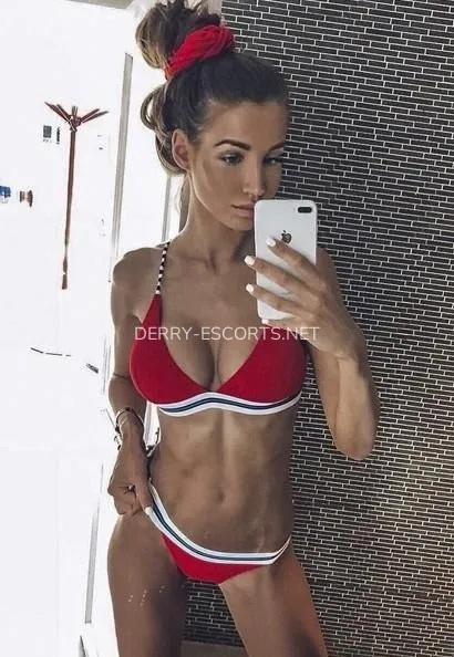 Escort djevojka Emelie - Derry