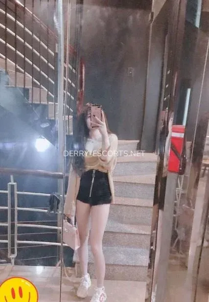 Derry escorts Emma — 3