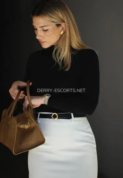 Derry escorts Isabella — 3