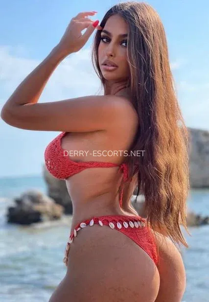 Derry escorts Naomi — 4