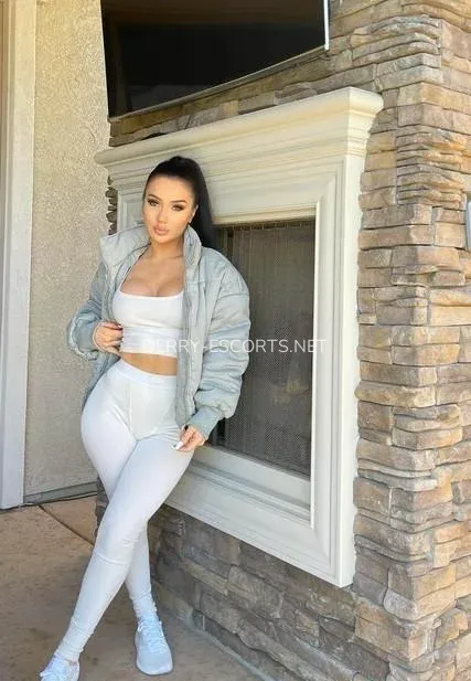 Derry escorts Aaliyah — 4