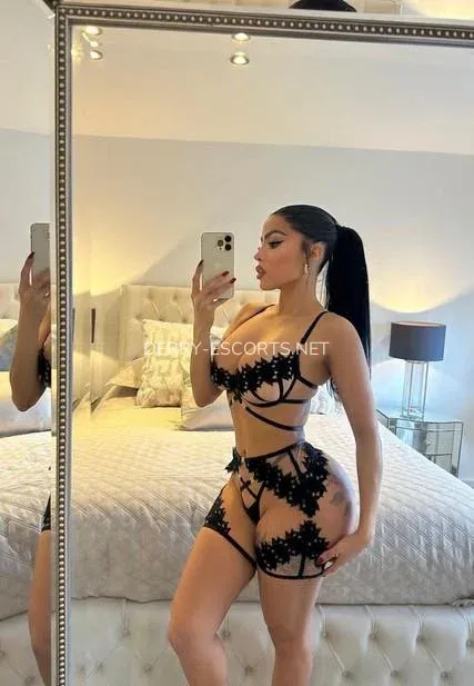 Derry escorts Arianna — 3