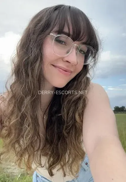 Derry escorts Jennifer — 5