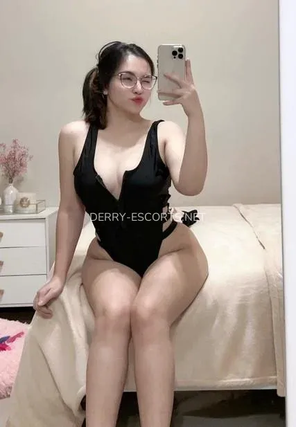 Derry escorts Emma — 1