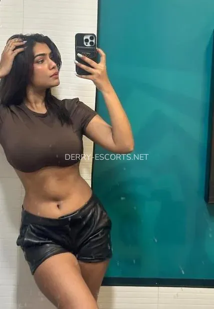 Derry escorts Charlotte — 4