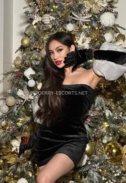 Derry escorts Erica — 6