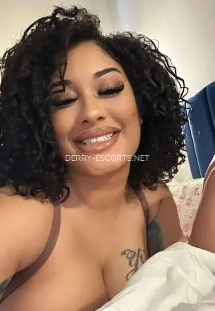 Derry escorts Abril — 5