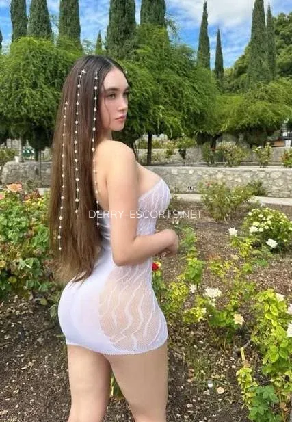 Derry escorts Berit — 3