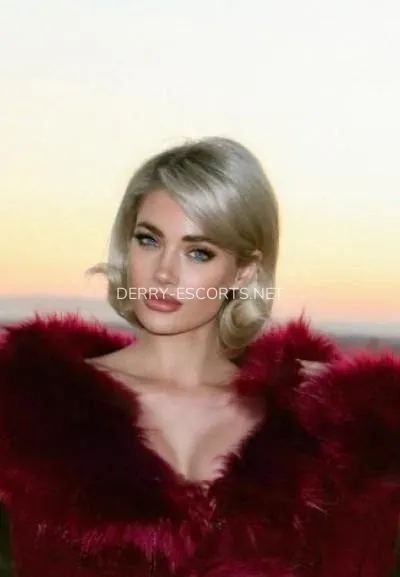 Derry escorts Josefin — 6