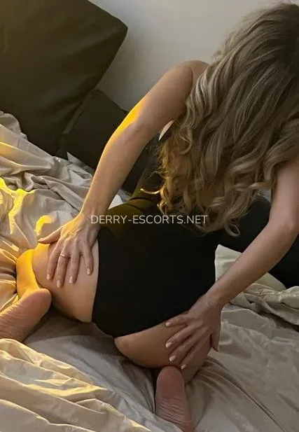 Derry escorts Elizabeth — 1