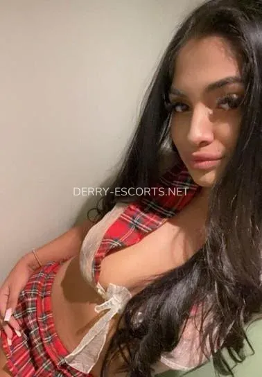 Derry escorts Elin — 1