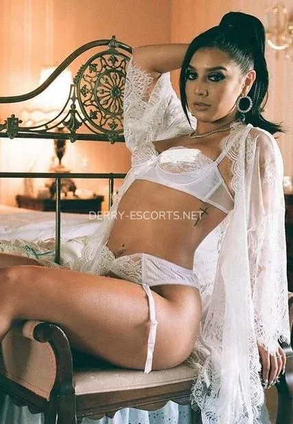 Derry escorts Jillian — 3