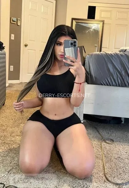Derry escorts Payton — 2