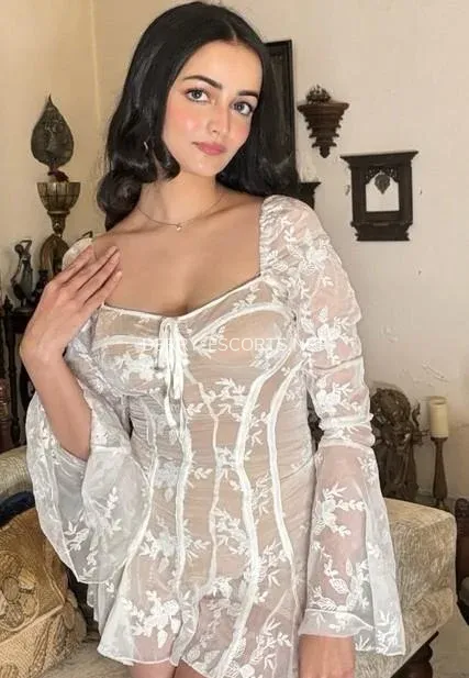 Derry escorts Perpetua — 4