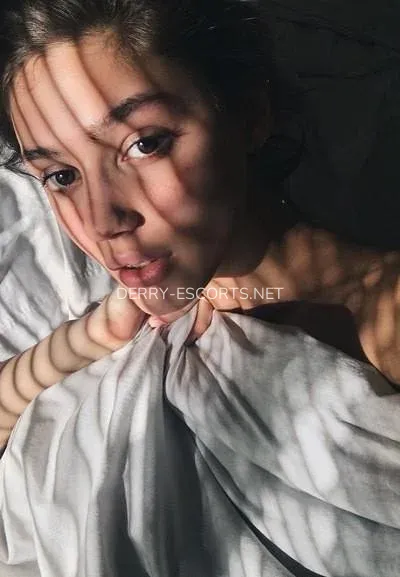 Derry escorts Katarina — 5