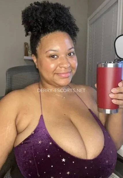 Derry escorts Frida — 10