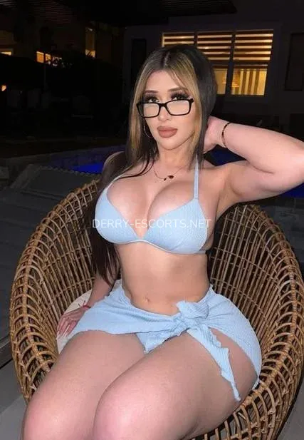 Derry escorts Lisa — 4