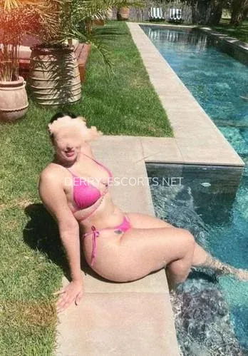 Derry escorts Lavinia — 7