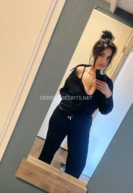 Derry escorts Yvonne — 2