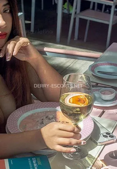 Derry escorts Maggie — 4