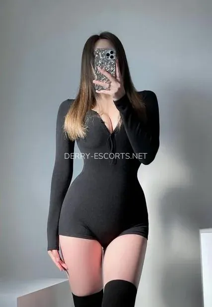 Derry escorts Berit — 6