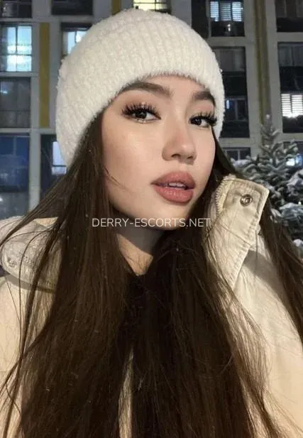 Derry escorts Katarina — 3